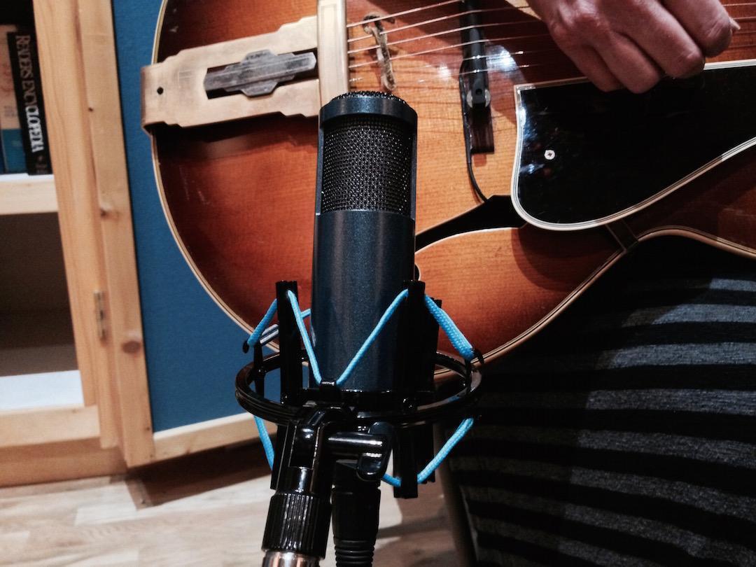 How to Use Multipattern Mics on Acoustic Guitar Sweetwater
