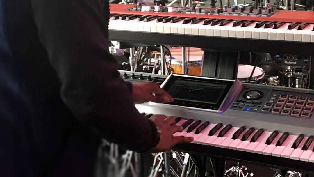 Erskine Hawkins on Tour with Eminem Check Out His Keyboard Rig