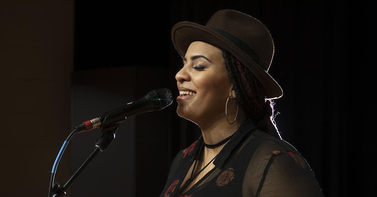 The 6 Best Handheld Microphones Take a Listen!