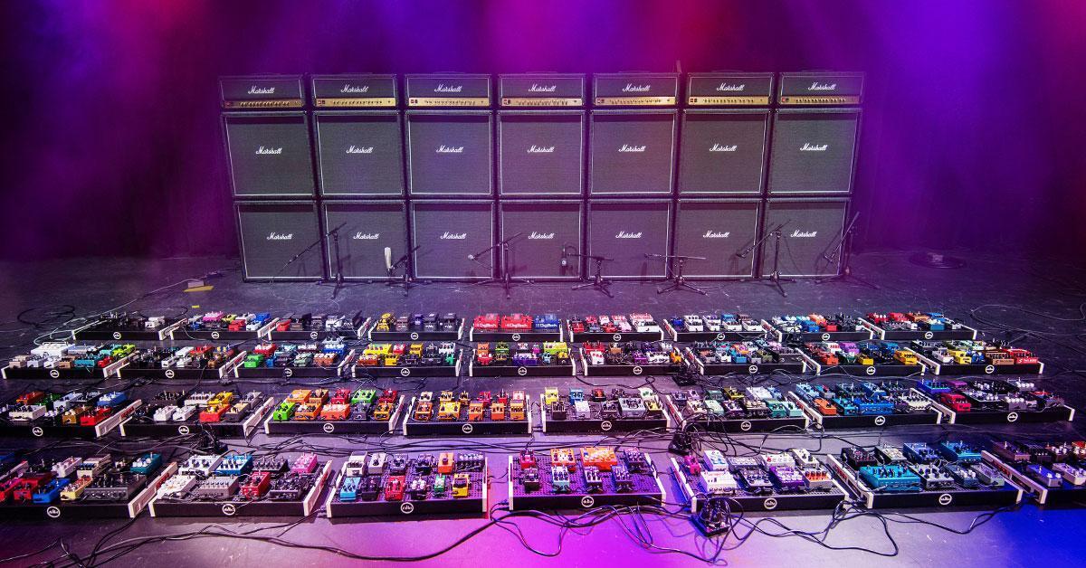 Alex lifeson pedalboard discount