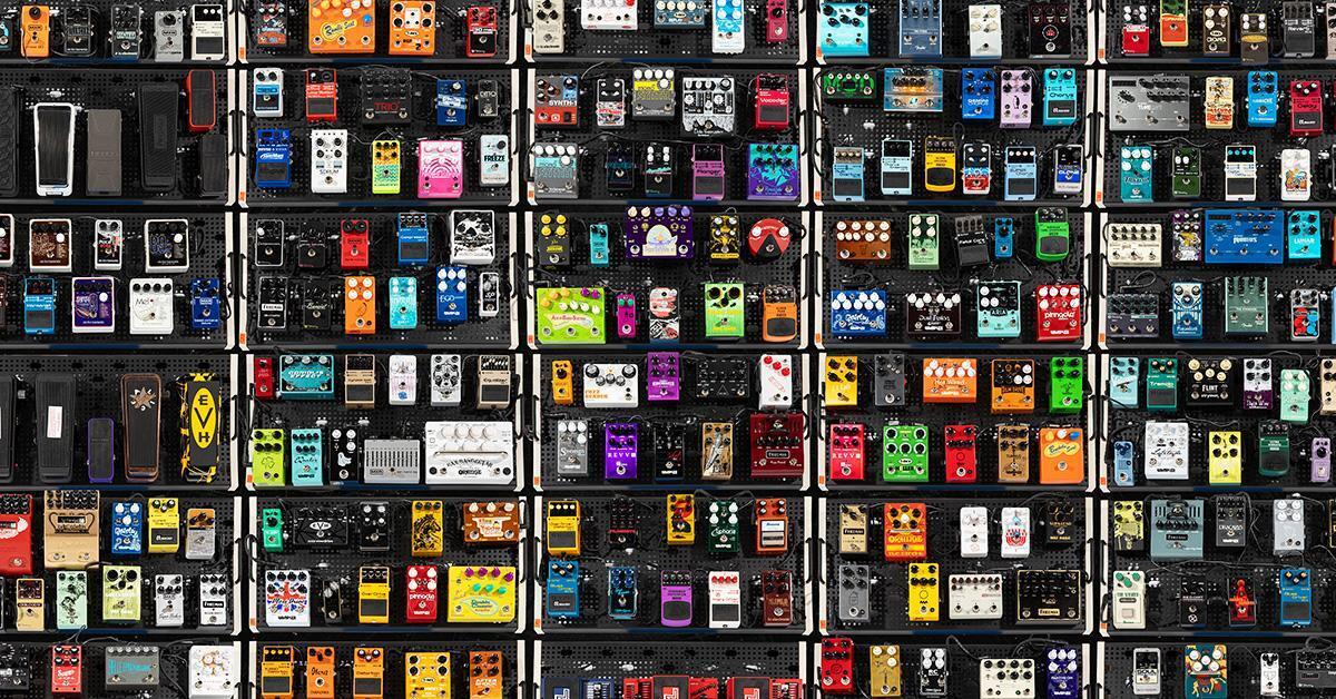 World's Largest Guitar Effect Pedalboard A GUINNESS WORLD RECORDS TITLE...