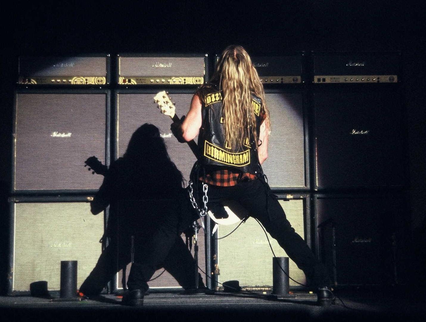 Zakk-Wylde-with-Wall-of-Doom.jpg