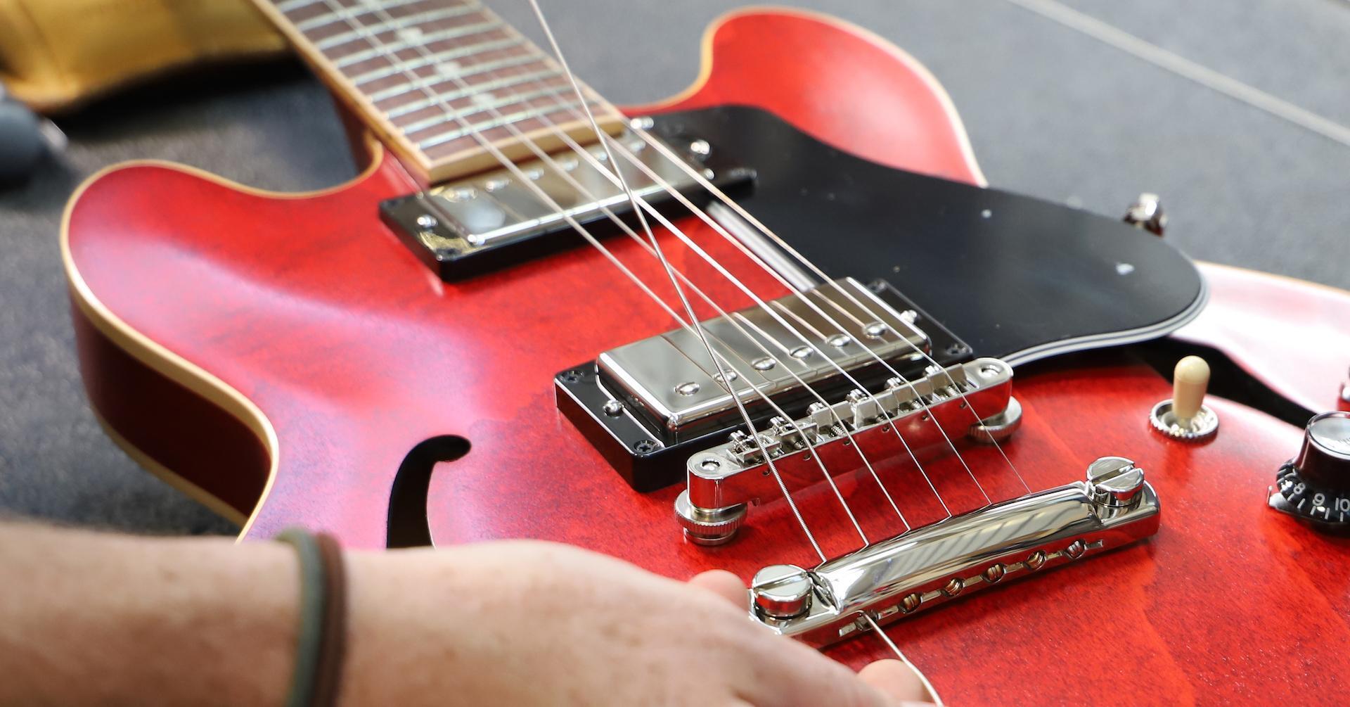 How Do Electric Guitars Work?