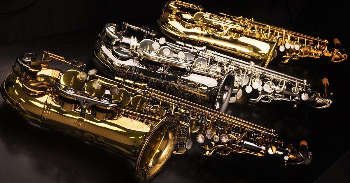 A saxophone goes to the octave, a clarinet goes to the twelfth; why?