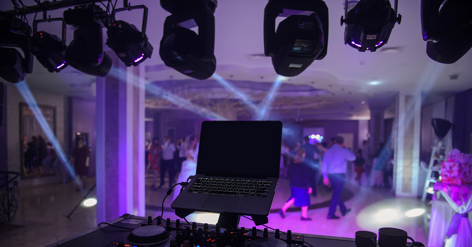 How to Buy a Portable Lighting Rig for Mobile DJs