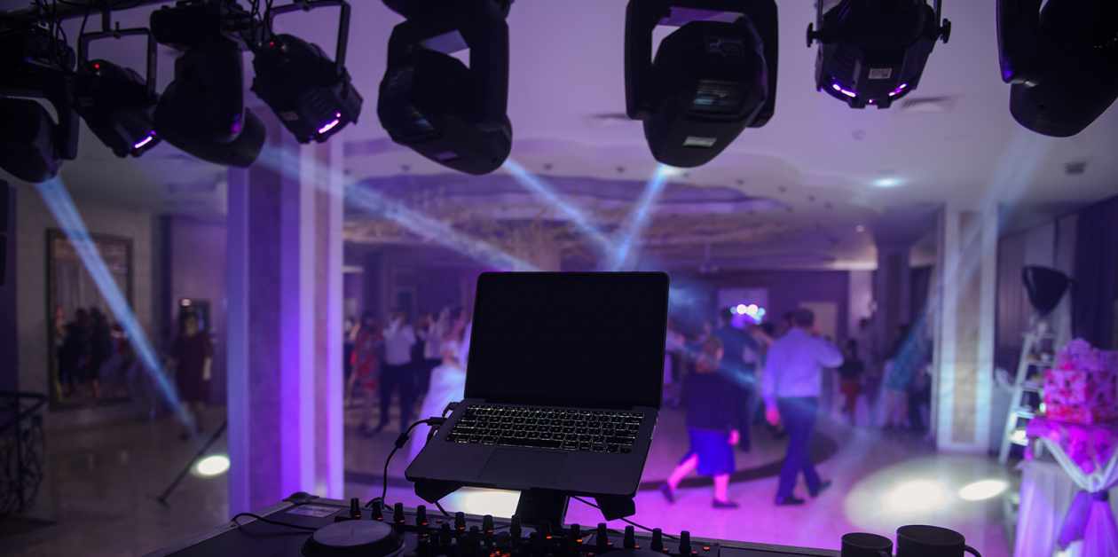 How to Buy a Portable Lighting Rig for Mobile DJs