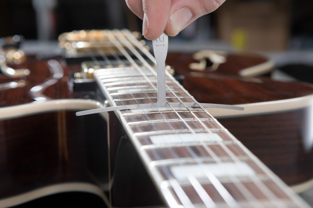 Guitar Setup How do I use a radius gauge? Sweetwater